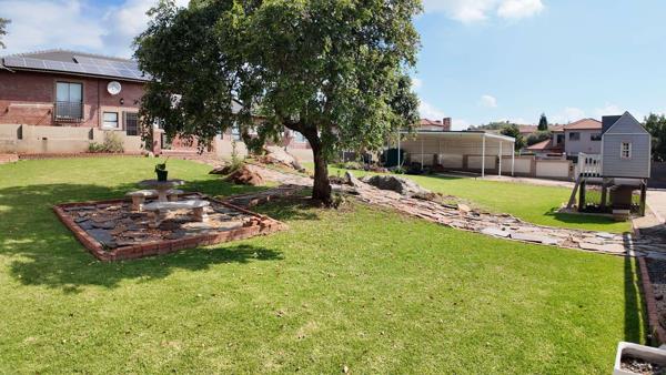1 025 m² Land