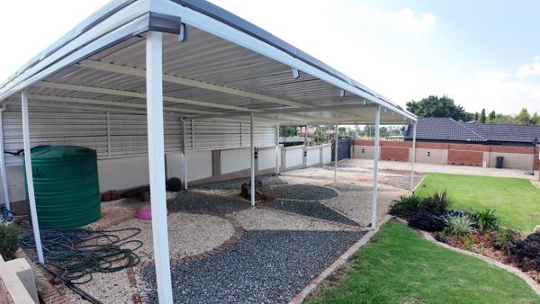 1 025 m² Land
