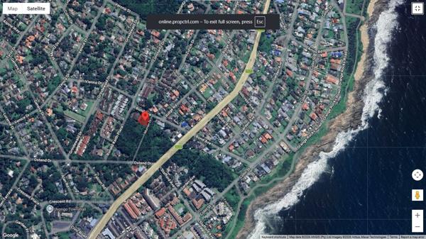 1 012 m² Land