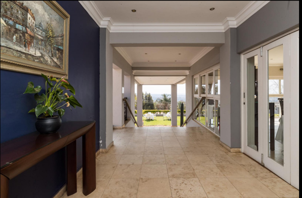 9 Bedroom House
