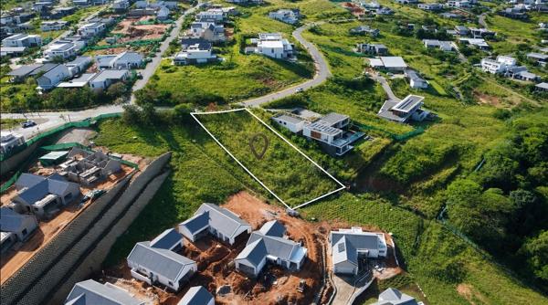 1 672 m² Land