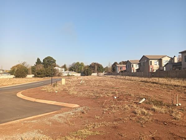 350 m² Land