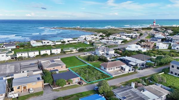 595 m² Land