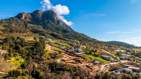 786 m² Land