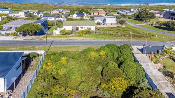 972 m² Land