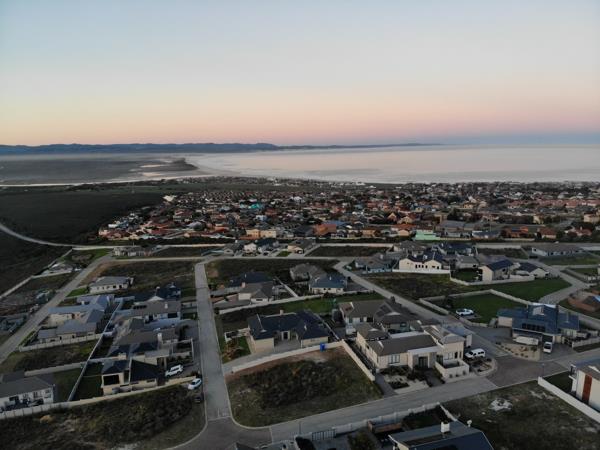 738 m² Land