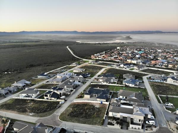 738 m² Land