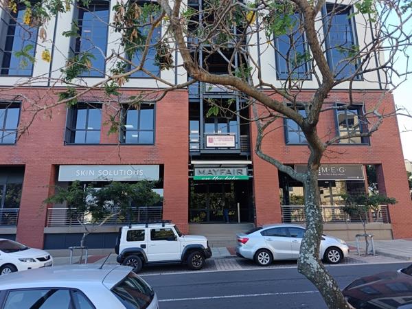 136 m² Retail Space