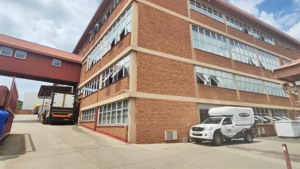 2 082 m² Industrial space