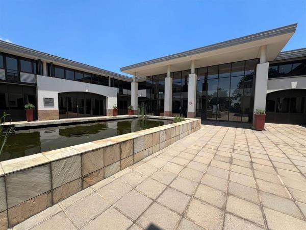 929 m² Commercial space