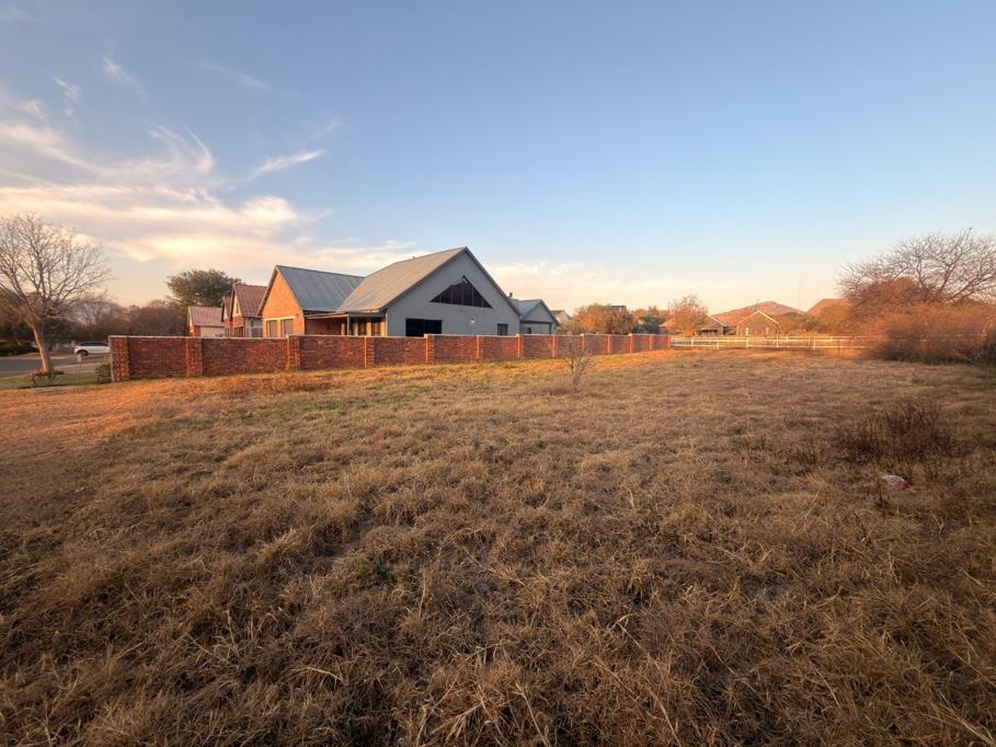 800 m² Land