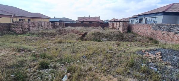 640 m² Land