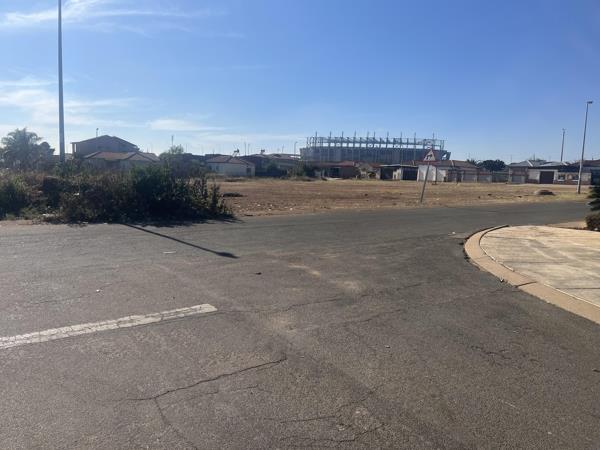 3 000 m² Land