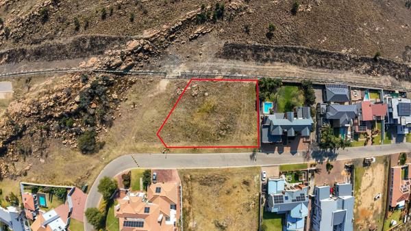 1 324 m² Land
