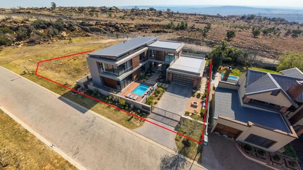 1 324 m² Land
