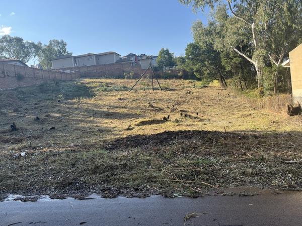 1 702 m² Land