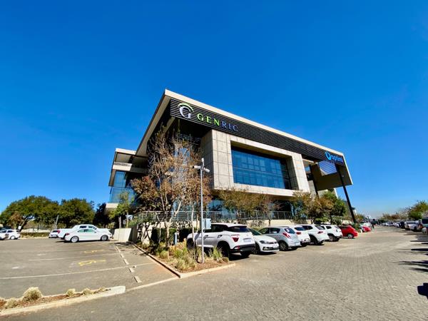 985 m² Office Space