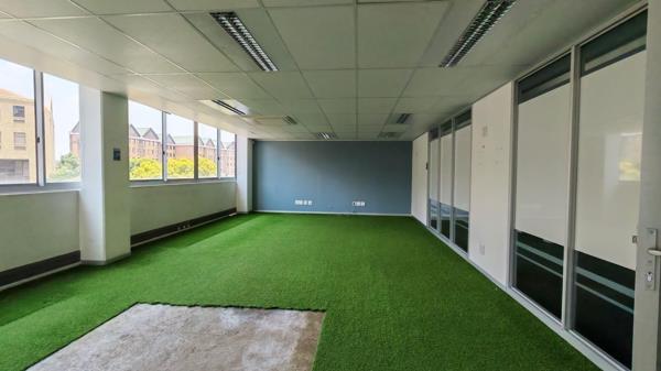 752 m² Office Space