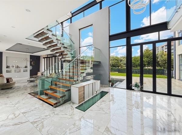 6 Bedroom House