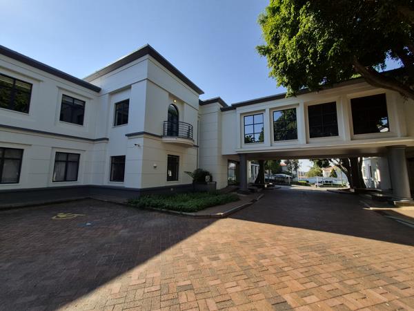 932 m² Commercial space