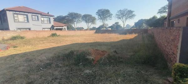 702 m² Land