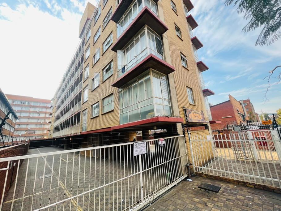 1 057 m² Commercial space