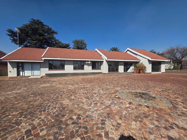 384 m² Commercial space