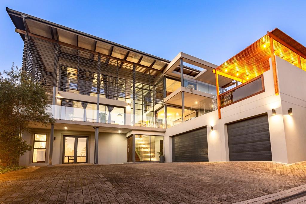 5 Bedroom House