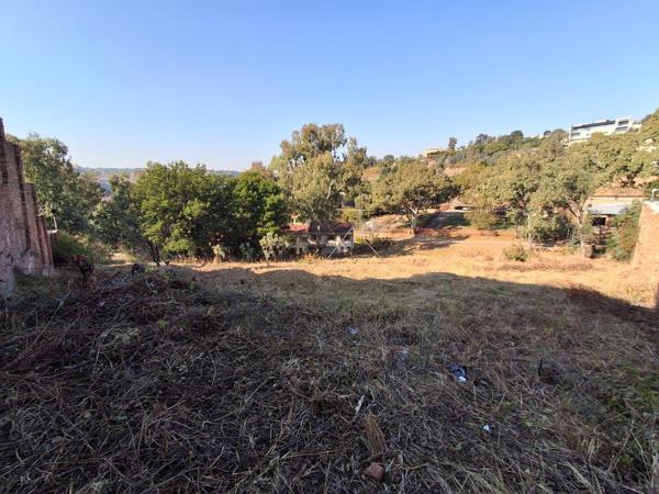 1 702 m² Land