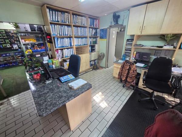 1 695 m² Commercial space