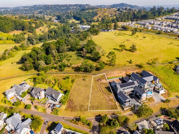 925 m² Land