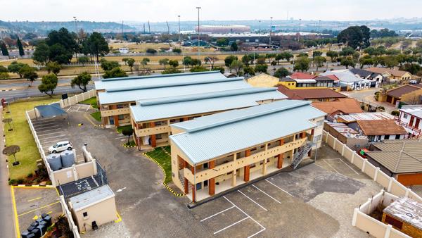 4 100 m² Commercial space