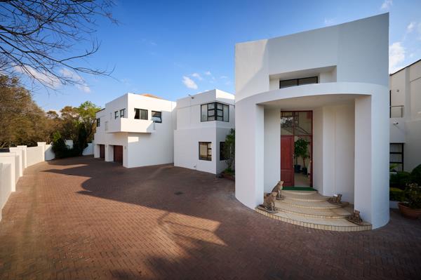 6 Bedroom House