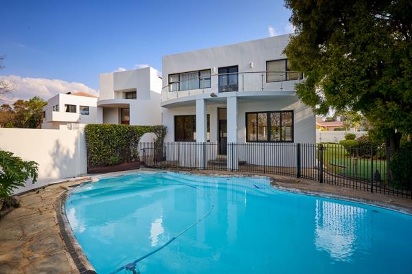 6 Bedroom House