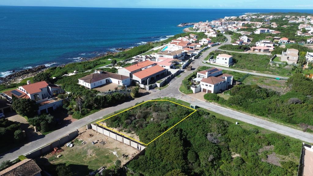 742 m² Land