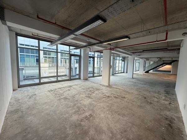 1 305 m² Commercial space