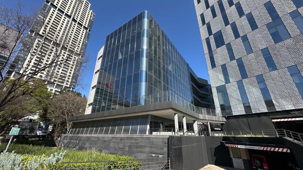 982 m² Commercial space