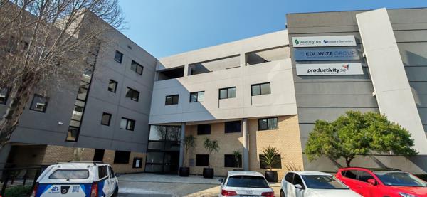 738 m² Office Space