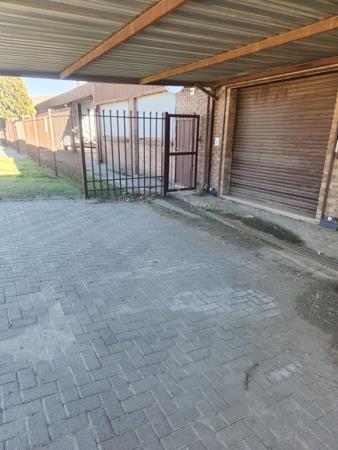 1 200 m² Commercial space