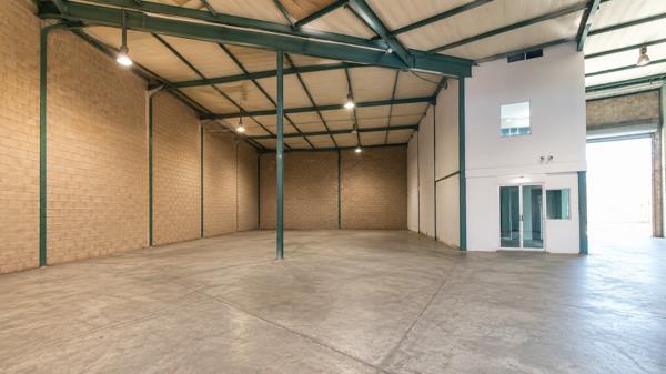 758 m² Industrial space