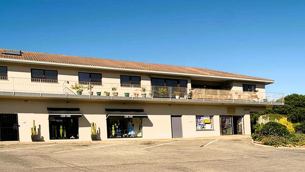 404 m² Retail Space