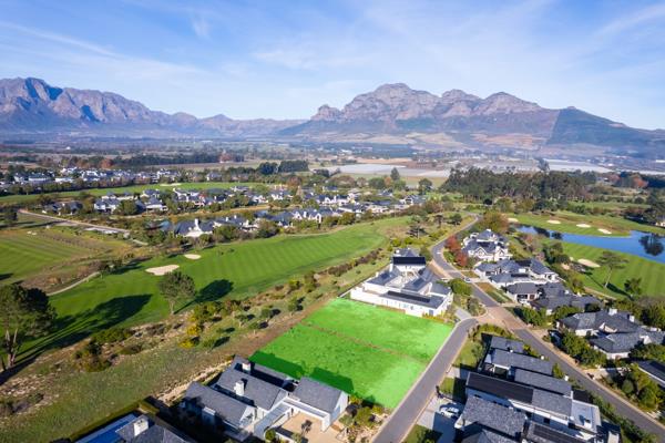 1 317 m² Land