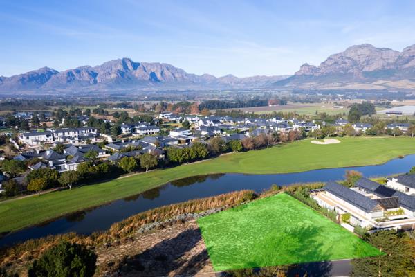 1 415 m² Land