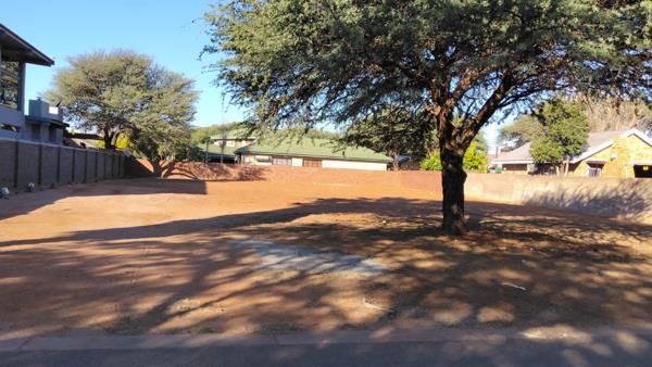 1 020 m² Land