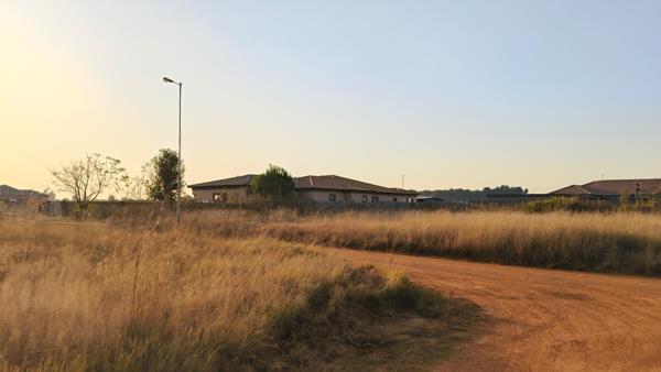 1 104 m² Land