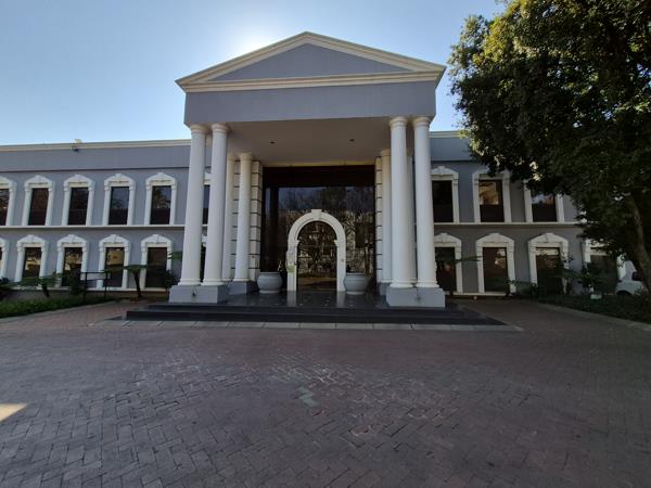 1 100 m² Commercial space