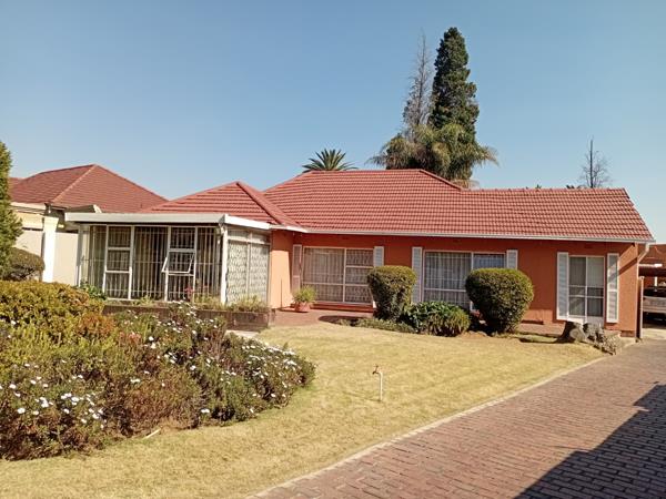 6 Bedroom House