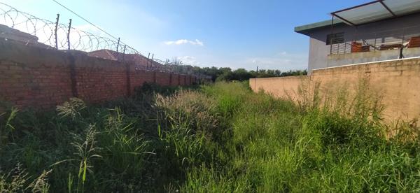 1 370 m² Land