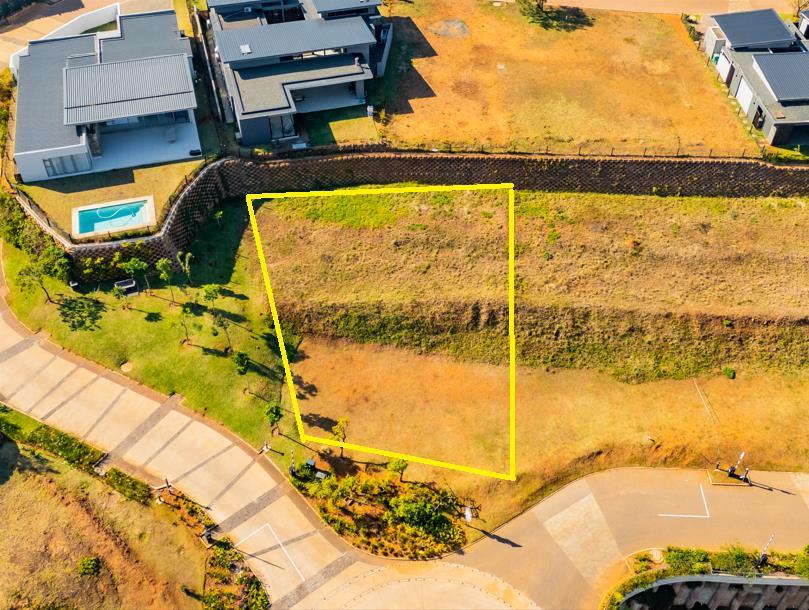 737 m² Land