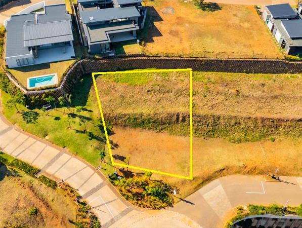 737 m² Land